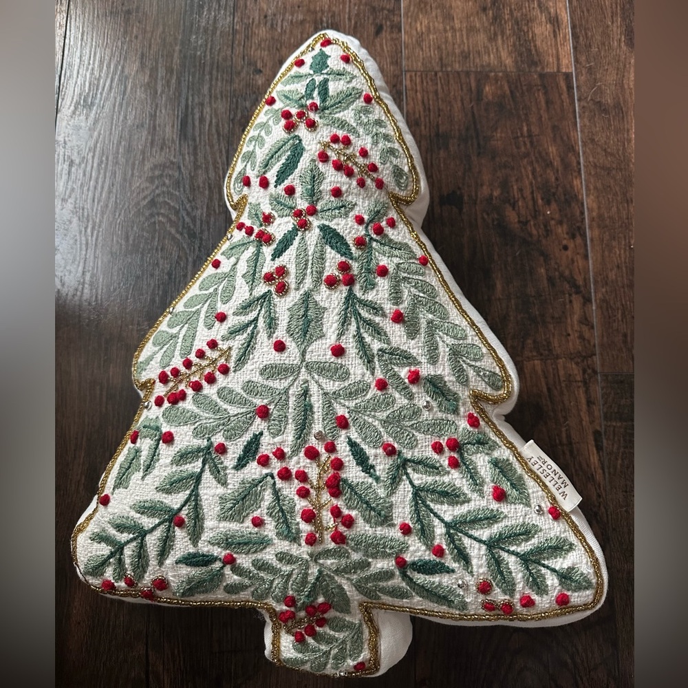 NEW WELLESLEY MANOR CHRISTMAS TREE SHAPE PILLOW HOLIDAY DECOR 18H